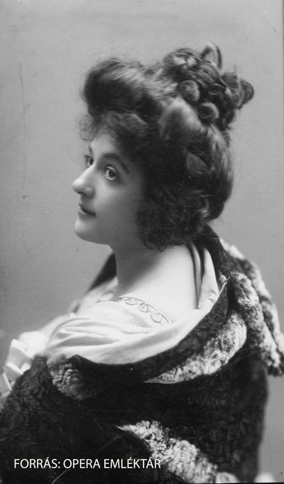 Szamosi Elza